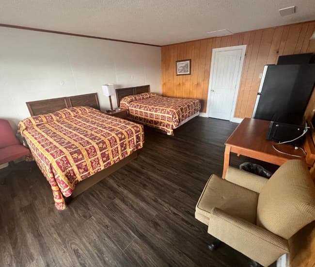 Budget Double Room at Pine Lodge Motel